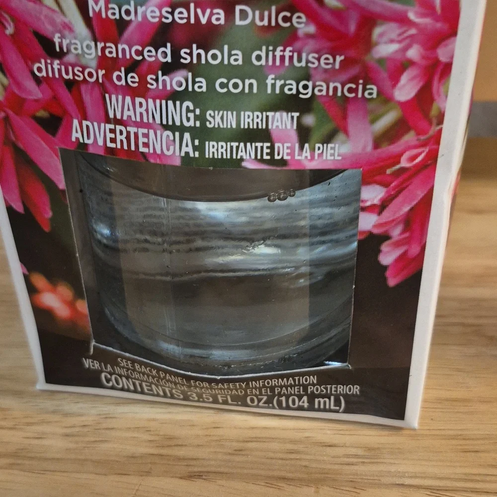 Sweet Honeysuckle Fragranced Shola Diffuser - Cream Flower